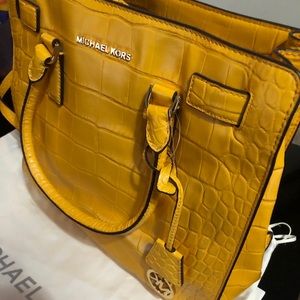 Michale Kors Dillon leather Tote yellow
